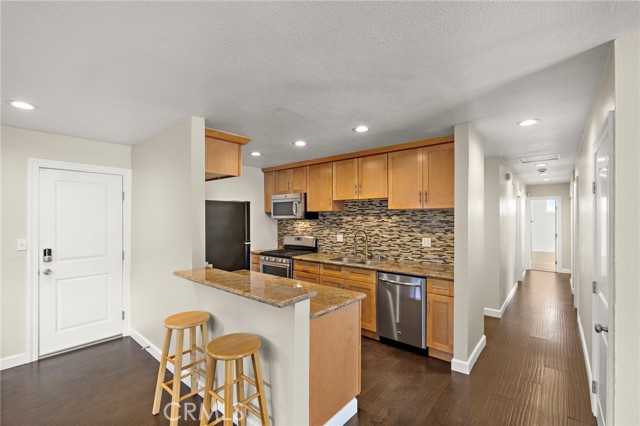 Detail Gallery Image 6 of 19 For 16882 Ross Ln, Huntington Beach,  CA 92647 - 4 Beds | 2 Baths