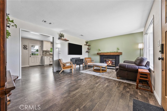 8975 Driftwood Dr, Riverside CA: https://media.crmls.org/medias/04ca2c81-d5e1-4336-a48b-5cb5794bbee1.jpg