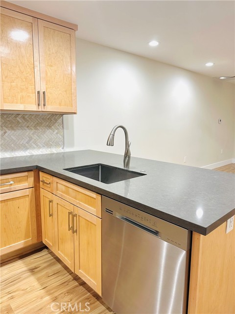 Detail Gallery Image 8 of 19 For 472 S Pixley St a,  Orange,  CA 92868 - 2 Beds | 2 Baths