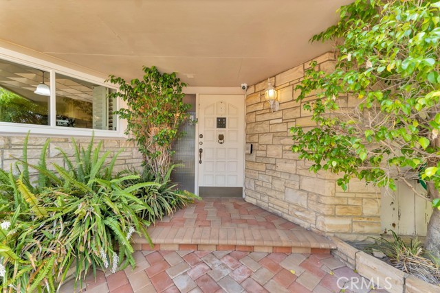 19302 Itasca Street photo 4