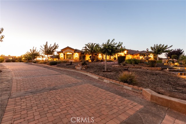Detail Gallery Image 2 of 75 For 12260 Desert Rose Way, Oak Hills,  CA 92344 - 4 Beds | 4/1 Baths