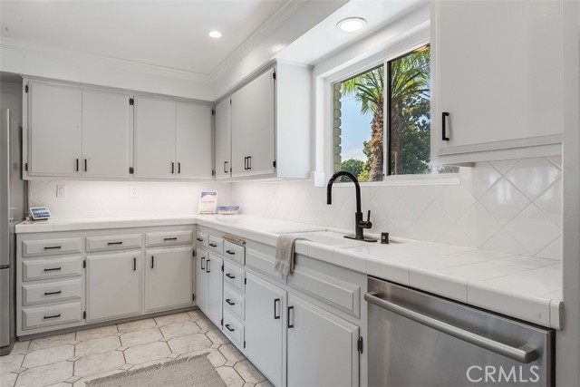 Detail Gallery Image 7 of 36 For 6210 E Fairbrook St, Long Beach,  CA 90815 - 3 Beds | 2 Baths