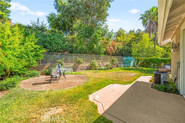 27054 Riversbridge Way, Valencia CA: https://media.crmls.org/medias/04cad2ff-7a1c-4cec-b4ad-f2983af8305e.jpg