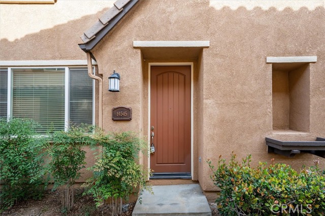 Detail Gallery Image 2 of 43 For 19345 Laroda Ln, Saugus,  CA 91350 - 3 Beds | 2/1 Baths