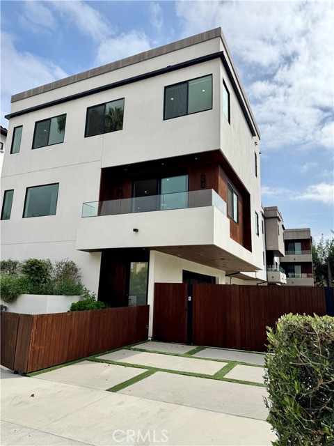 Detail Gallery Image 2 of 54 For 4336 N Serene Pl, Studio City,  CA 91604 - 3 Beds | 2/1 Baths