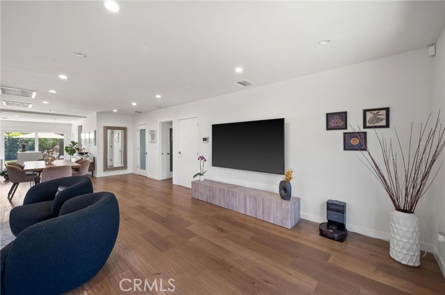 Detail Gallery Image 6 of 35 For 17642 Calvert St, Encino,  CA 91316 - 4 Beds | 2/1 Baths