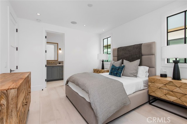 2209 Bayside Drive, Corona del Mar CA: https://media.crmls.org/medias/04cb9219-1ba3-448c-a559-c54b14124566.jpg