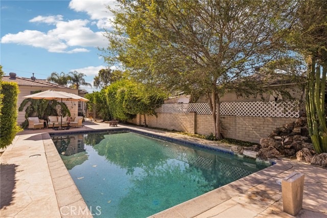7528 Amigo Avenue, Reseda CA: https://media.crmls.org/medias/04cd2581-f4b3-42a4-9c47-2d33e01d279c.jpg