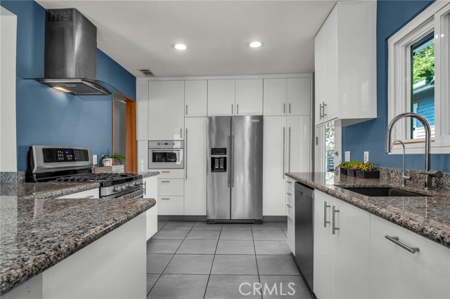 Detail Gallery Image 10 of 31 For 701 Hillcrest, El Segundo,  CA 90245 - 5 Beds | 2 Baths