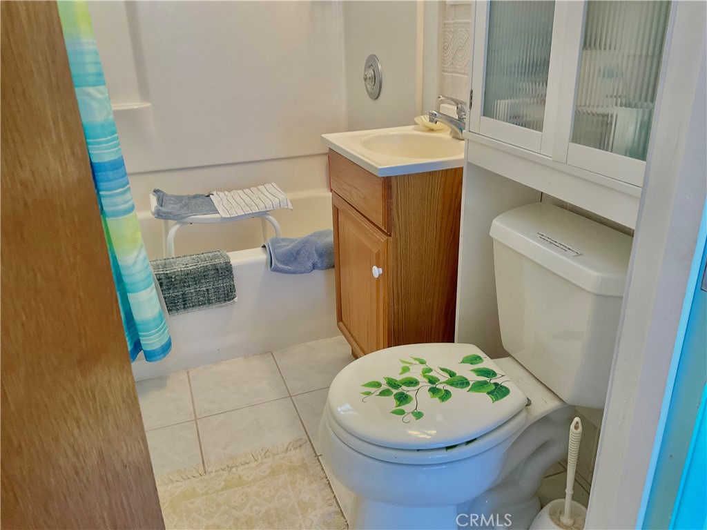 https://media.crmls.org/medias/04cd8ff7-42d8-46a5-859d-6b29e7d94886.jpg?preset=X-Large