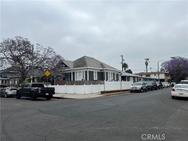 Detail Gallery Image 10 of 13 For 1168 W 35th St, Los Angeles,  CA 90007 - 7 Beds | 4/2 Baths