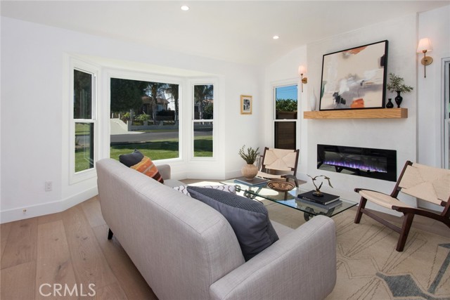 5126 Chesley Avenue, Los Angeles CA: https://media.crmls.org/medias/04cde6db-018f-4eba-aab0-f22731f42054.jpg