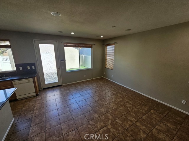 Detail Gallery Image 10 of 37 For 28882 Lakefront, Temecula,  CA 92591 - 3 Beds | 2/1 Baths