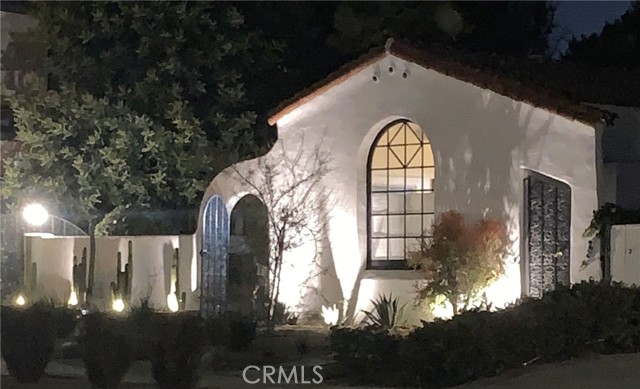 Detail Gallery Image 2 of 22 For 10447 Whipple St, Toluca Lake,  CA 91602 - 3 Beds | 2 Baths