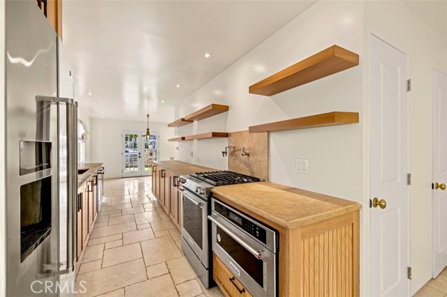 Detail Gallery Image 23 of 59 For 89 Rivo Alto Canal, Long Beach,  CA 90803 - 5 Beds | 3/1 Baths