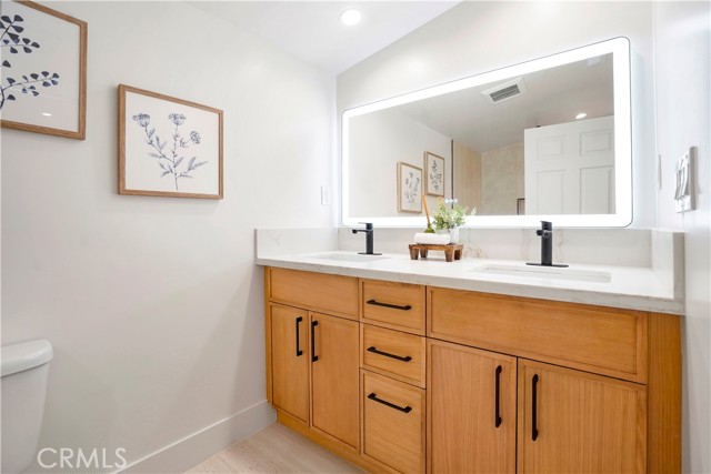Detail Gallery Image 28 of 55 For 18324 Sylvan St, Tarzana,  CA 91335 - 4 Beds | 2 Baths