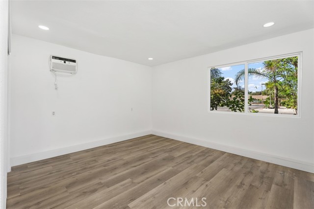 Detail Gallery Image 13 of 28 For 913 S Diamond, Santa Ana,  CA 92704 - 5 Beds | 2 Baths