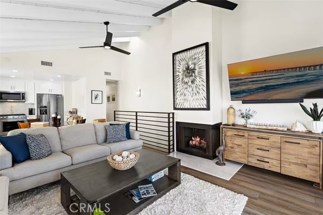 Detail Gallery Image 13 of 41 For 222 20th, Newport Beach,  CA 92663 - 3 Beds | 2 Baths