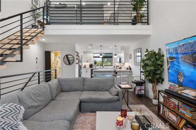 Detail Gallery Image 6 of 45 For 11324 W Raitt Ln, North Hollywood,  CA 91606 - 3 Beds | 4 Baths