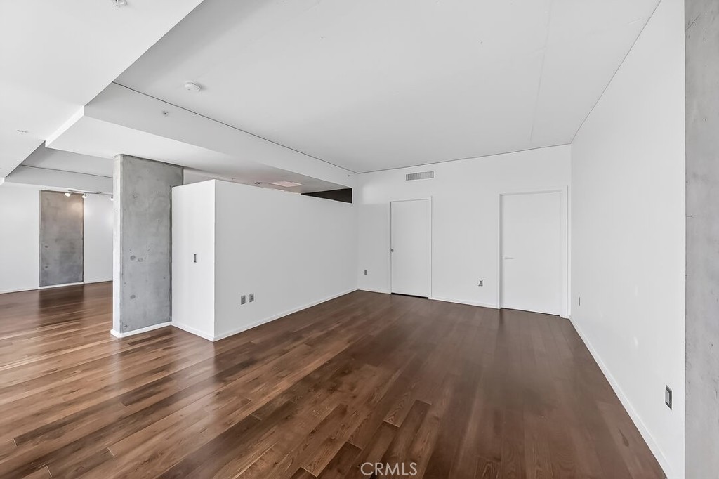 https://media.crmls.org/medias/04d13766-e3a9-4fc4-9fec-8a9baf83d55a.jpg?preset=X-Large