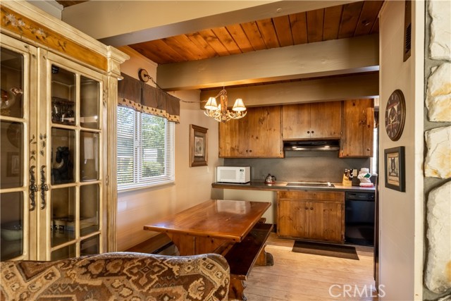 Detail Gallery Image 6 of 29 For 764 St Moritz Dr, Big Bear Lake,  CA 92315 - 2 Beds | 1/1 Baths