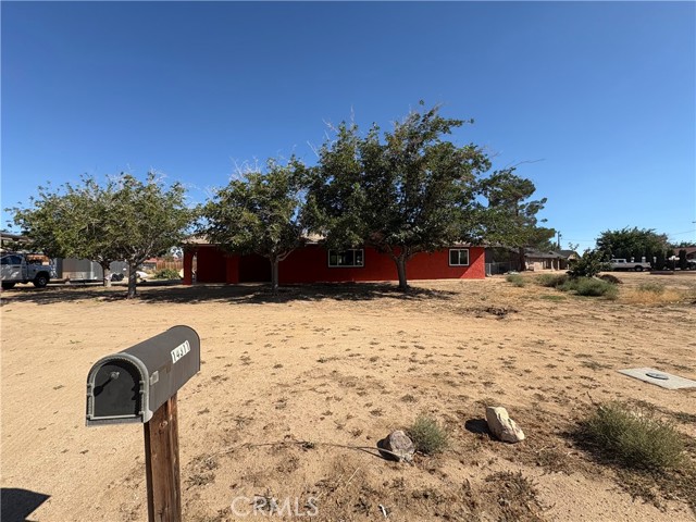 Detail Gallery Image 3 of 25 For 14311 Mandan Rd, Apple Valley,  CA 92307 - 3 Beds | 2/1 Baths