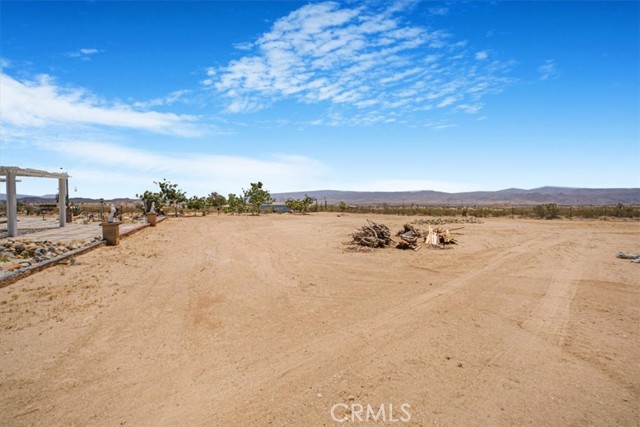 61975 La Brisa Drive, Joshua Tree CA: https://media.crmls.org/medias/04d44a9b-8b79-4fe9-ab95-227f4ce740b0.jpg