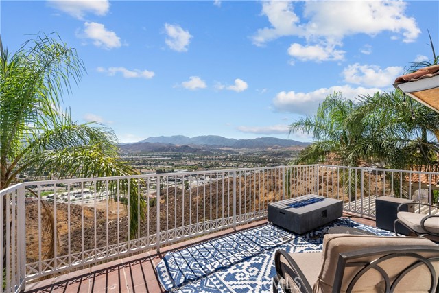 Detail Gallery Image 27 of 33 For 18554 Olympian Ct., Canyon Country,  CA 91351 - 5 Beds | 2/1 Baths