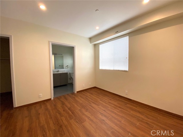 Detail Gallery Image 4 of 29 For 953 N Normandie #205,  Los Angeles,  CA 90029 - 3 Beds | 2 Baths