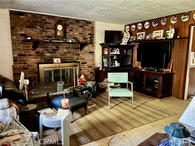 40665 Dutton Street, Cherry Valley CA: https://media.crmls.org/medias/04d72941-0168-4d91-93ae-4bf2d4b41809.jpg