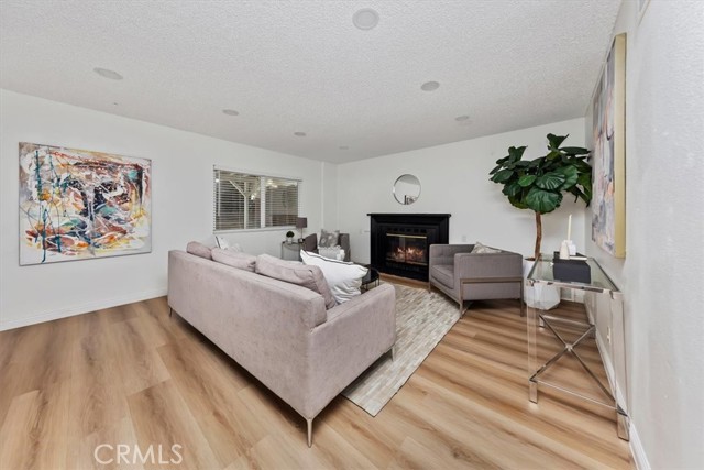 Detail Gallery Image 4 of 24 For 12235 Clover #169,  Pacoima,  CA 91331 - 3 Beds | 2/1 Baths