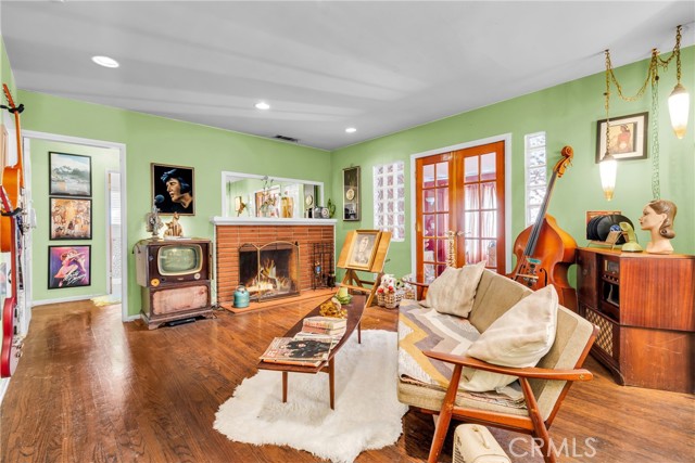 Detail Gallery Image 8 of 31 For 5425 Halbrent, Sherman Oaks,  CA 91411 - 3 Beds | 2 Baths