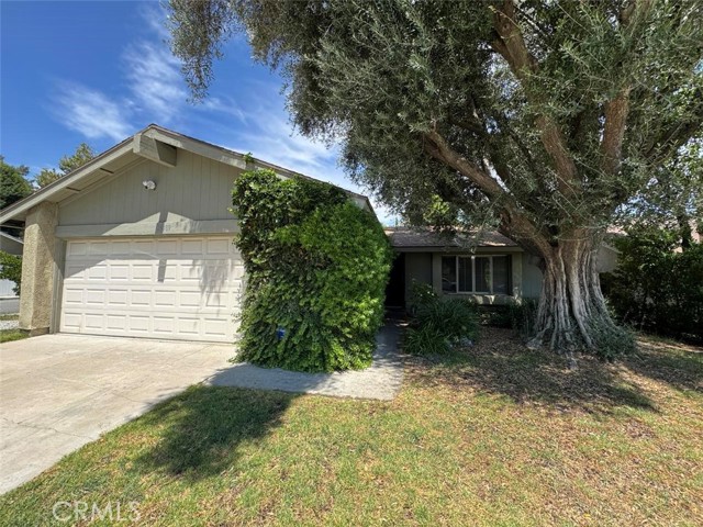 24389 La Glorita Circle, Newhall CA: https://media.crmls.org/medias/04d8a6d0-493b-4c0c-9d8d-cb358264eb6c.jpg