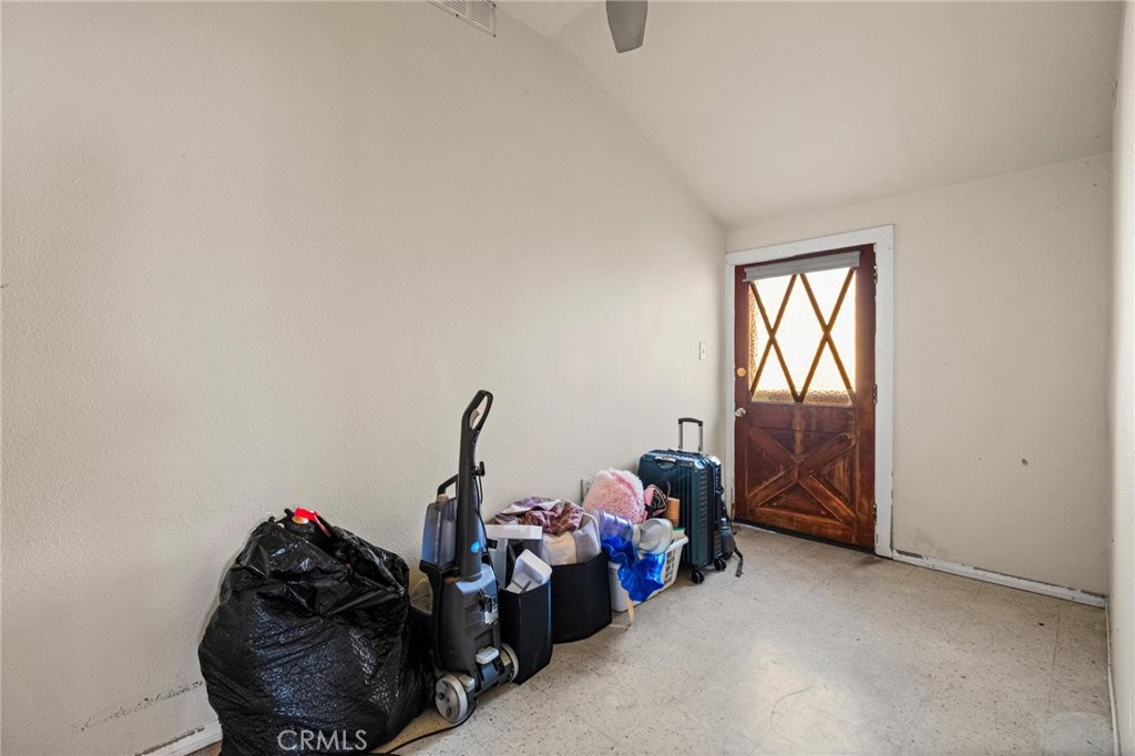 https://media.crmls.org/medias/04d99ba0-05df-4fd8-8f77-f661cf131a74.jpg?preset=X-Large