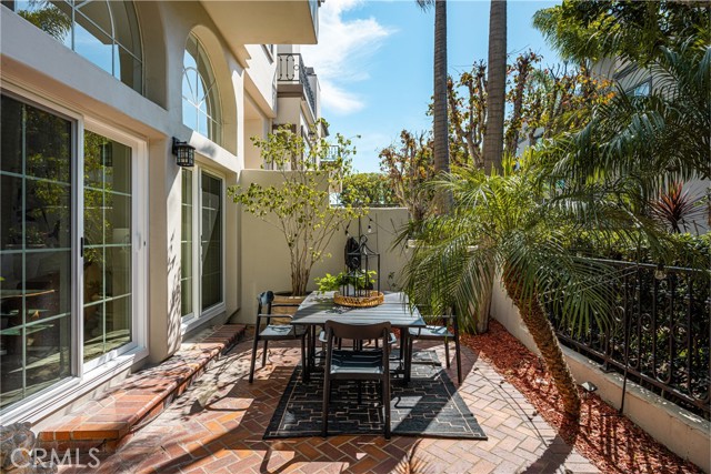 Detail Gallery Image 4 of 50 For 19275 Meadowood Circle, Huntington Beach,  CA 92648 - 2 Beds | 2/1 Baths