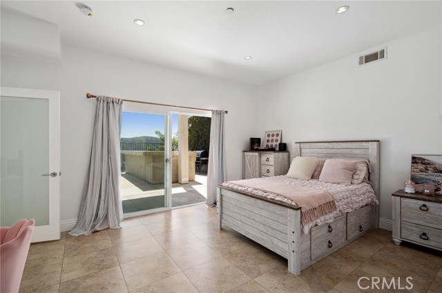 2085 Temple Hills Drive, Laguna Beach CA: https://media.crmls.org/medias/04d9e08b-f75d-4f76-a2cd-23aeb57bbad3.jpg