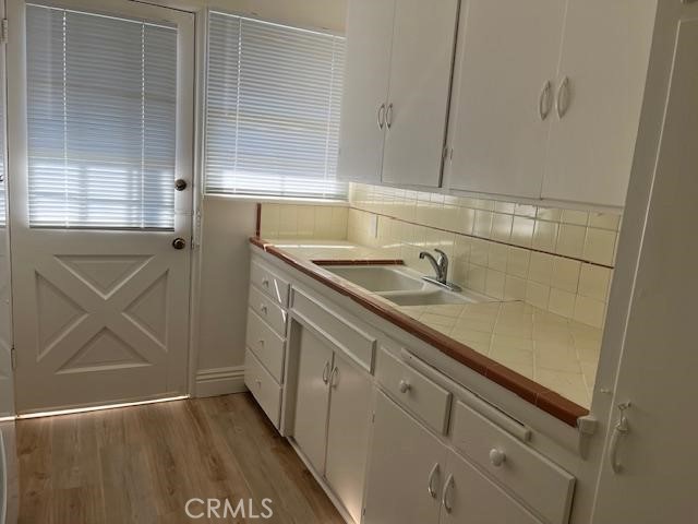 Detail Gallery Image 4 of 7 For 3370 Barham Bld, –,  CA 90068 - 1 Beds | 1 Baths