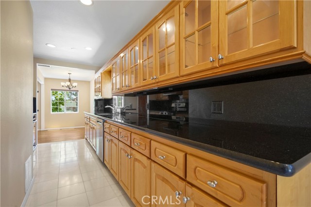 1715 Glorietta Avenue, Glendale CA: https://media.crmls.org/medias/04d9fcb6-b6ad-41d2-9445-d016910db85b.jpg