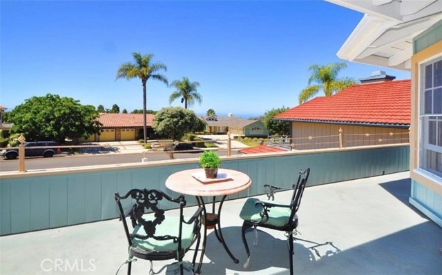 30120 Avenida Celestial, Rancho Palos Verdes CA: https://media.crmls.org/medias/04da07c9-5e60-4e86-b35c-0a99ca52d28f.jpg