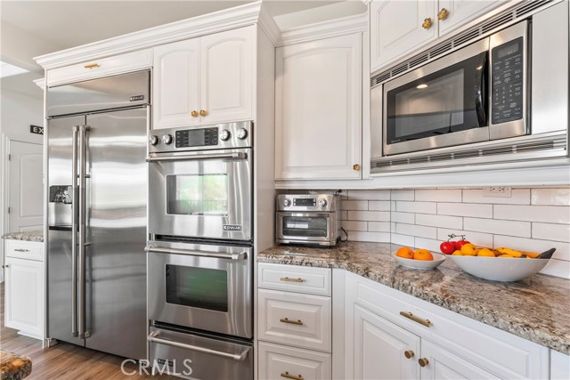 22941 Gold Rush Place, Canyon Lake CA: https://media.crmls.org/medias/04dac39f-84c7-4e4b-bf7d-9825aad57505.jpg
