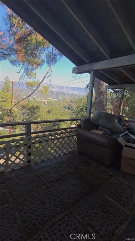 https://media.crmls.org/medias/04dbf4af-6170-44d4-9f49-83b16e766a5d.jpg?preset=X-Large