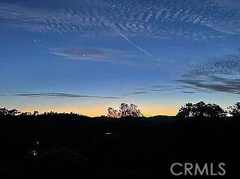 https://media.crmls.org/medias/04dc12c9-9b6e-444d-9db5-e51658d3fb56.jpg?preset=X-Large