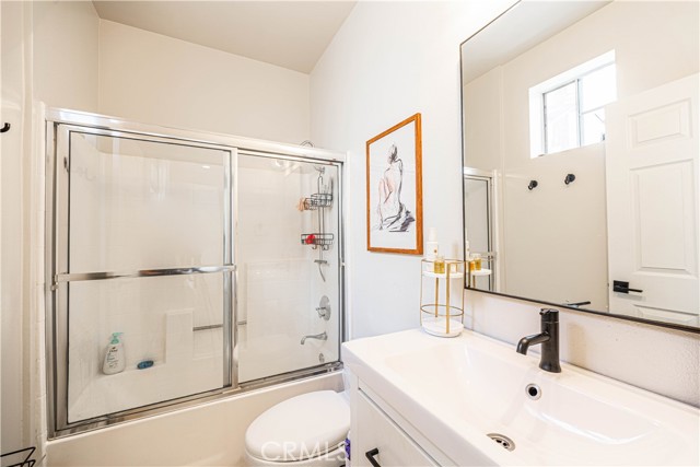 Detail Gallery Image 33 of 35 For 945 N Hudson Ave #104,  Los Angeles,  CA 90038 - 2 Beds | 2 Baths