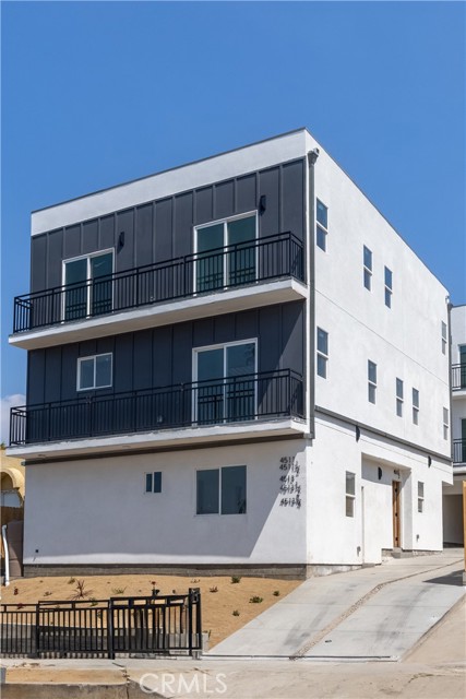 4511 Rosewood Avenue, Los Angeles CA: https://media.crmls.org/medias/04dc2a7e-438f-478e-8147-e4c97feda940.jpg
