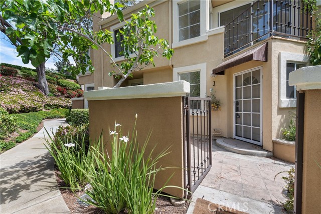 1 Overture Lane, Aliso Viejo CA: https://media.crmls.org/medias/04dc3a4d-0ed7-454f-a0b5-71e44df84ce7.jpg