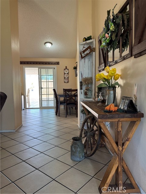 Detail Gallery Image 2 of 14 For 15762 Orchid Ave, Fontana,  CA 92335 - 3 Beds | 2 Baths
