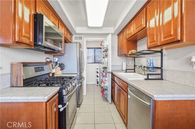 Detail Gallery Image 11 of 28 For 1509 Stanley Ave #304,  Long Beach,  CA 90804 - 3 Beds | 2 Baths