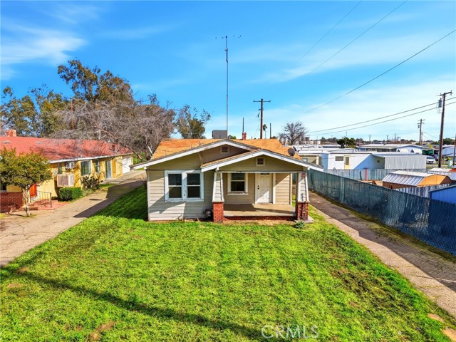 Detail Gallery Image 6 of 25 For 901 S 11th, Hanford,  CA 93230 - 3 Beds | 1 Baths