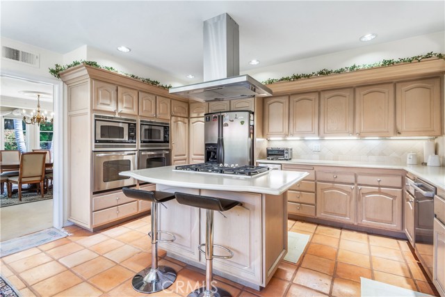 29 Santa Barbara Drive, Rancho Palos Verdes CA: https://media.crmls.org/medias/04de7c4f-35ee-48ac-920b-c68d31a4fd8d.jpg