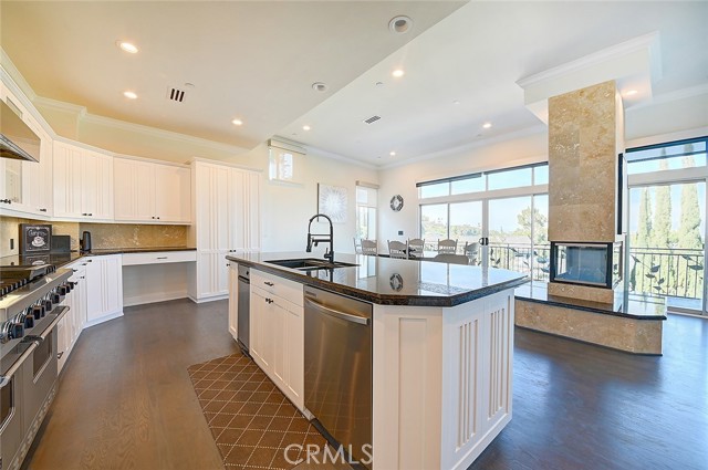 Detail Gallery Image 12 of 44 For 3952 Oakfield Dr, Sherman Oaks,  CA 91423 - 5 Beds | 4/1 Baths